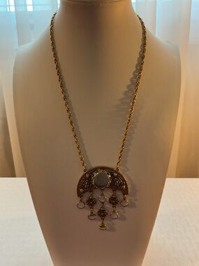 Goldette Vintage Necklace with Glass Intaglio Antique Gold Tone